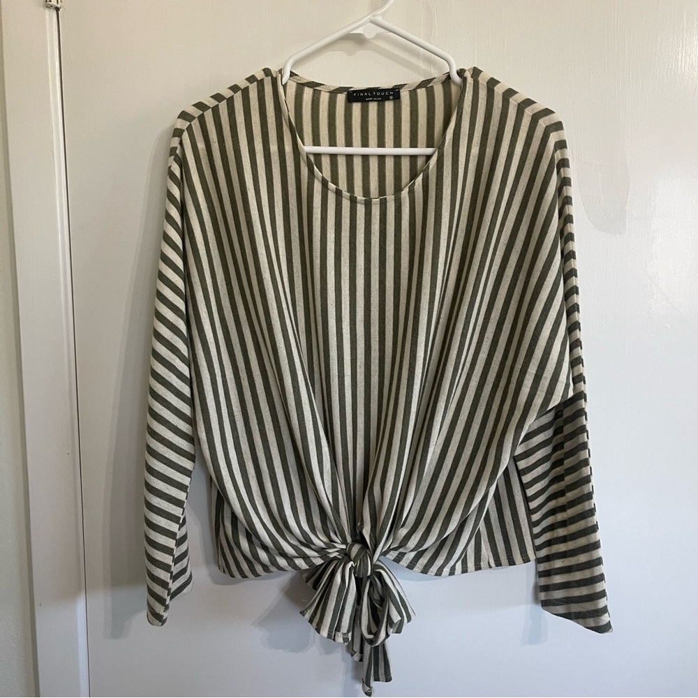 Final Touch Women’s Size Small Green and Cream Top